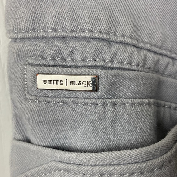 Pre-Owned White House Black Market Women’s Light Gray Crop Leg Pants, Size 4 - Picture 4 of 10